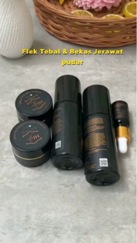 Pudarkan flek hitam dan bekas jerawat membandel sampai Glowiing .. #higlowskincare #flektebal #higlow #BeautyFashionFestival #RacunShopee