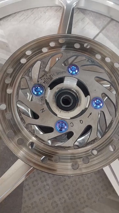 Baut cakram titanium #titaniumbolt #fyp #bauttitanium #shopeevideo #fypage #bauttitaniumgr5 #fypシ #racunmotor #ShopeeCOD #bautdisktitanium #bautcakram