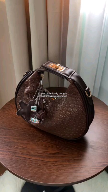 Handbag Cute 30RB AN 👀🤎 #handbag #taswanita #handbagcantik #ViralDiShopeeVideo #RacunShopeeCheck #fypppppppppppppppppppp