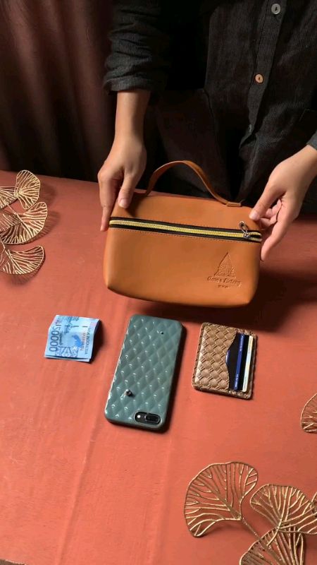 Souvenir Pernikahan Kantor Perusahaan Handbag Pouch Tempat Kosmetik Unik Murah Bermanfaat #souvenir #souvenirpernikahan #souvenirmurah #souvenirpouch
