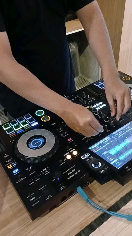 Pioneer DJ XDJ-RX3 Alat dj #pioneer #pioneerdj #rx3 #xdj #XdjRx3 #alatdj #RacunShopee #ViralDiShopeeVideo #ShopeeLook #alatlivestremaing #musik