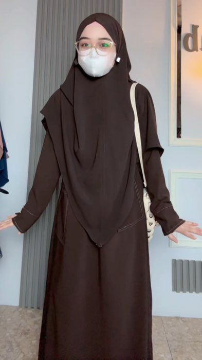 Mahogany 🤎 #abaya #satuset #sethijab #antiuv