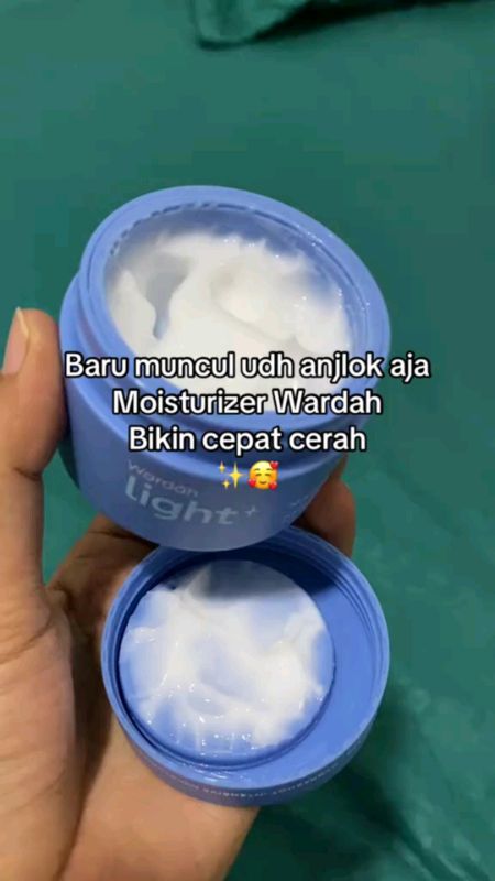 Wardah light moisturizer #wardah #moisturizer #moisturizer #RacunShopee #SpillRacunShopee #Cashback40Persen #BadaiTapiBudget #trending #fyp