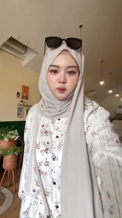 Ootd nyaman 🤍 #fyp #onesetkekinian #oneset #OOTDFashionShopee #FashiondiShopee #setelanwanita #onesetrafella #Rafella #trending
