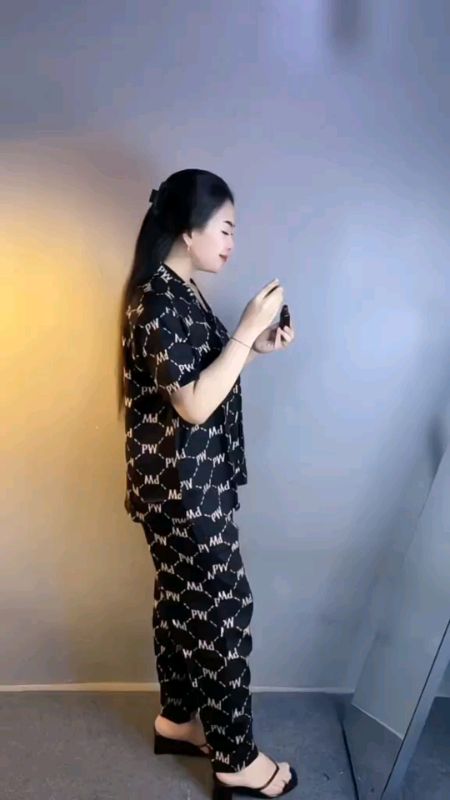 nyaman bgtt#Diskon40RB #SpillBawaBerkah #PromoNonStop #RacunShopeeOutfit #piyamasatin #bajutidur