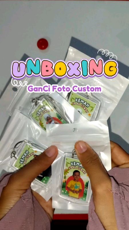 Gantungan kunci akrilik. Kirim desain foto/ mau cetak sendiri? Boleh bangett~ #gancicustom #ganciakrilik #gancilucu