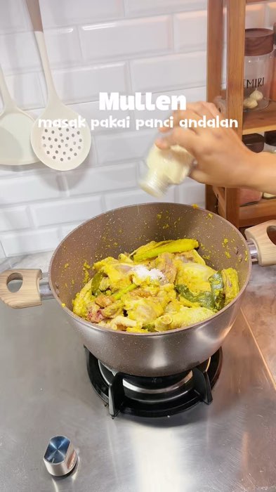 Masak porsi banyak pakai panci Teflon dari Mullen bener2 ngebantu banget apalagi anti lengketnya baguss #mullencookware #mullen #pancimullen