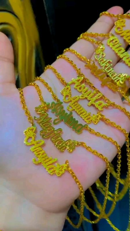 kalung nama titanium ✨😍#kalungnamatitaniumantikarat #kalungnamamurah #perhiasanantikarat #titaniummurah #shopeevideo #SpillBawaBerkah #ShopeeCOD
