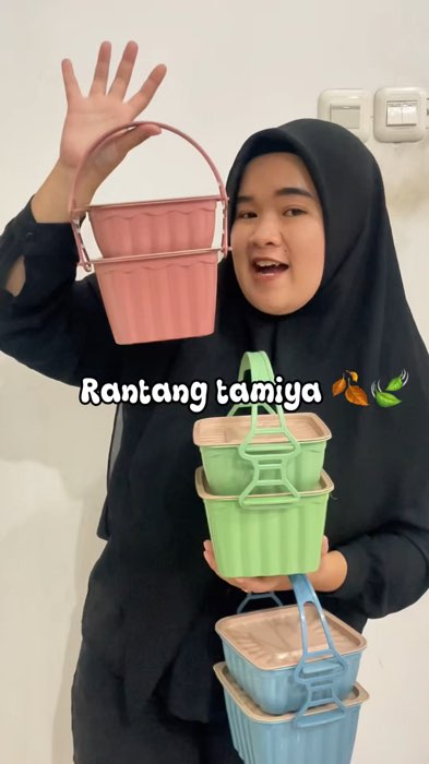 “Rantang susun 2 retro, ringan & serbaguna! Cocok buat bekal, hajatan, atau souvenir. Warna cantik & awet dipakai 💕 #RantangRetro #Tamiya #souvenir
