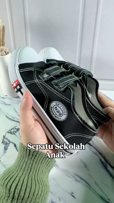 Sepatu sekolah anak pake perekat #RacunShopee #sepatusekolah #sepatusekolahanak #sepatusekolahperekat