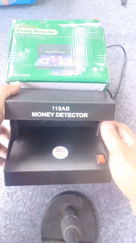 Money Detector pendeteksi uang palsu murah #moneydetector #pendeteksiuangpalsu #uangpalsu #RacunShopee #CODinApa #PejuangRupiah