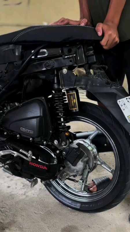 Shock breaker fast bike #shockbreaker #shockfastbike #fastbikes #shopeevideo #SpillBawaBerkah