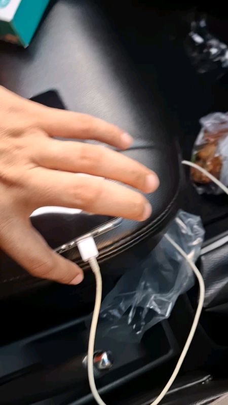 Sangat berguna bagi kamu yang sering bepergian pakai mobil keluar kota atau jalan jauh. #chargerhp #fastcharging #aukeyindonesia