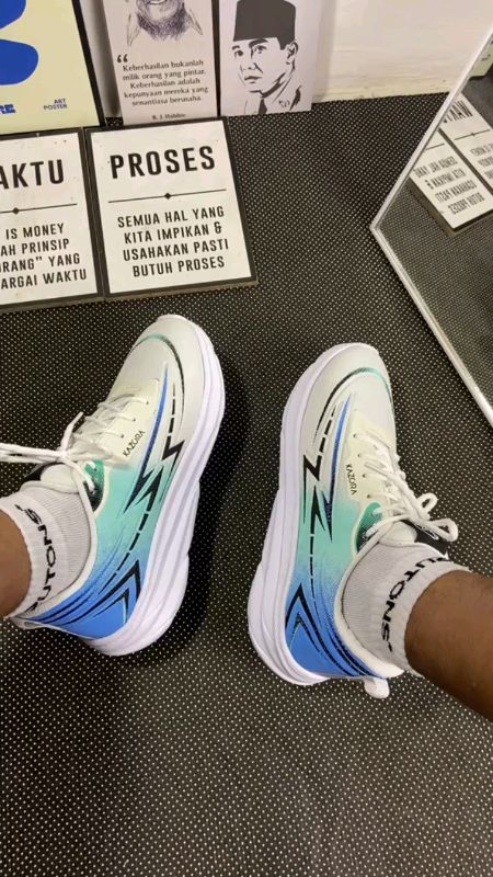 Sepatu running KAZORA #SpillBawaBerkah #RacunShopee #SpillRacunShopee #RacunShopeeCheck #ShopeeBeautyHaul #ShopeeCOD #ShopeeFashionHaul #ShopeeLook  .