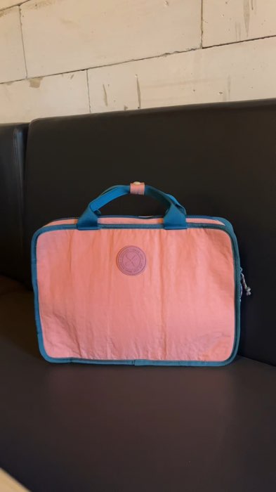 Tas Laptop Gemas dari Exsport 🩷💙 @exsport.store #ExsportBags #BringYourSelfOut #ExsportAffiliateAward