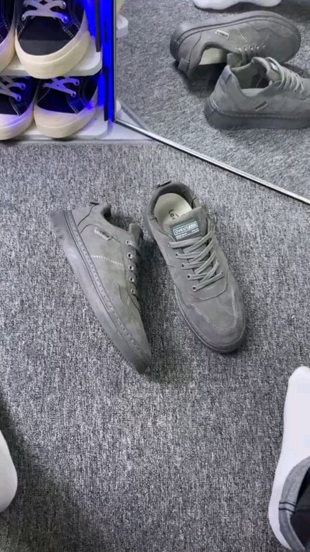 #sepatusneakers
