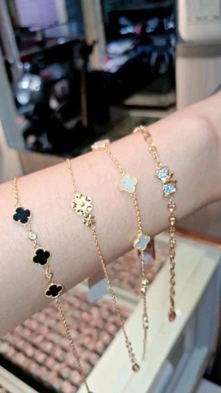 gelang serut titaniumnya..cocok untuk para gen z..harganyaa murce dan ramah di kantong#fyp#jangkauanLuas #gelangtitanium #gelangwanita #shopeevideo