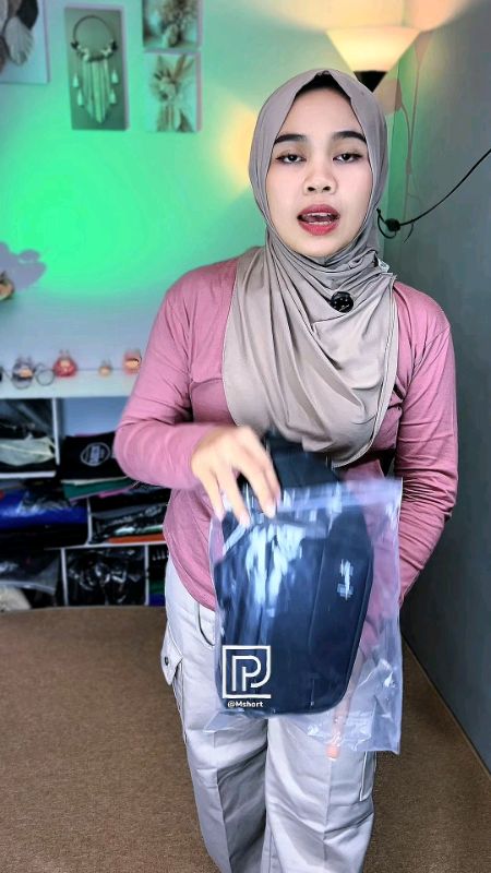 Tas Waistbag cocok buat kado #tas #waistbag #tasselempang #taspinggang #slingbag #SpillRacunShopee #CODinApa #RacunShopee #videoshopee #reviewshopee