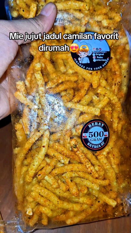 mie jujut jadul pedan daun jeruk #miejujut #miejujuttasik #cemilan #SpillRacunShopee #shopeevideo