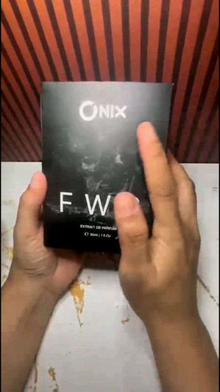 Parfum paling manis dari ONIX FWB paling cocok buat cewek2 yang cari parfum aroma buah-buahan dgn sentuhan wangi bunga, soft ga bikin pusing!