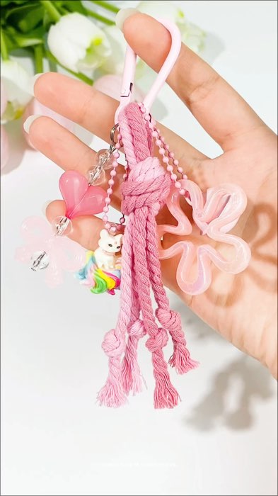 Jangan sampai engga beli guys 😭 ini lucu banget #gantungankunci #bagcharm #keychain #gantunganhp #gantungantumbler
