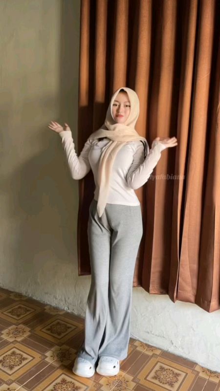 #ShopeeFashionHaul #OOTDFashionShopee #FashiondiShopee #RacunShopee #Diskon50Persen #flarepants #celanastretch  #kaoswanitalenganpanjang #kaoswanita