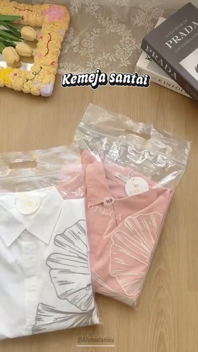 #kemejawanita#shirtwanita#atasancewek#fashionwanita#kemejakekinian #ootdwanita#outfitkeren#bajucantik #fashionkorea#fyp#RacunShopee#ShopeeLook
