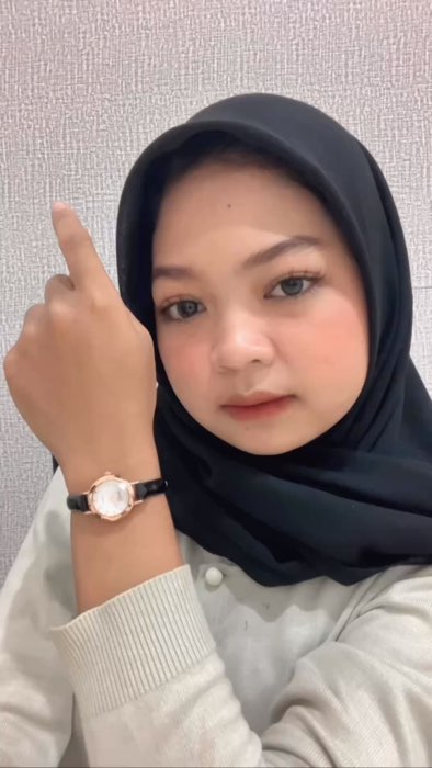 Rekomendasi jam tangan untuk kamu yang punya pergelangan tangan kecil 😍🫶🏻#DiskonRacunShopee #wibgajian #fyp #jamtanganwanita #jamtanganviral