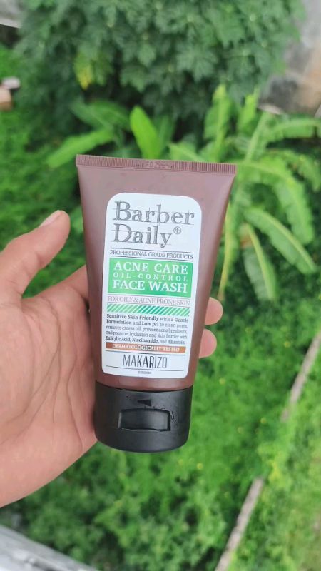Sabun cuci muka untuk kulit wajah yang berminyak dan kusam. #baberdailyfacewash #SpillRacunShopee #sabunwajah #sabunwajahpria #ShopeeBeautyHaul