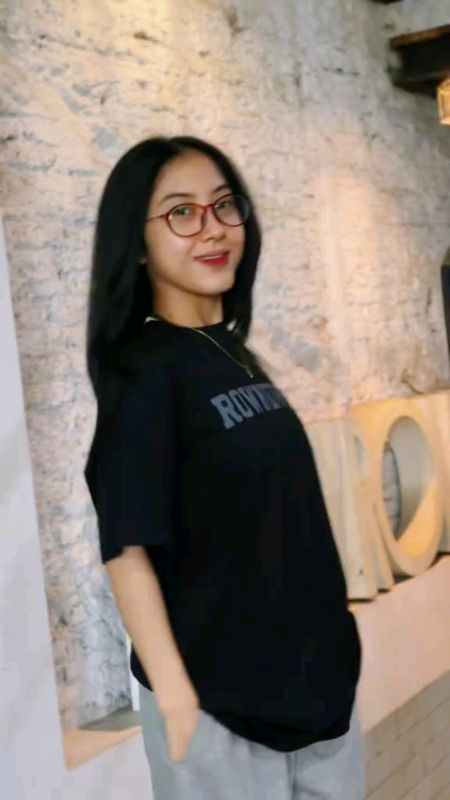 Seville #rowndivision #rownsbags #kaosdistro #kaosviral #topi #jaketparasut #kemeja #merdekasale #paydaysale #gajiansale #Diskon50Persen #kaos