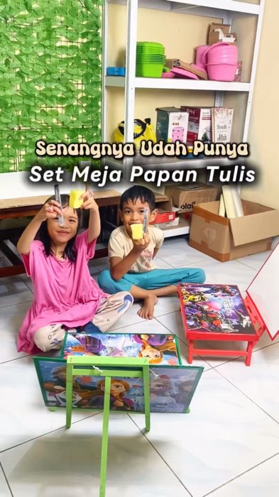 Tahun Ajaran Baru, pastikan si kecil punya set meja belajar dan papan tulis ini y bund 🥰 #mejabelajar #papantulis #setmejabelajar #anaktk #mejalipat