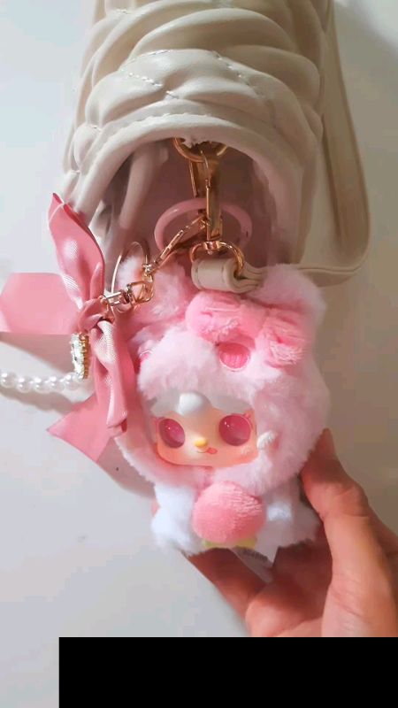 so cuteee 😗😗♥️♥️ #gantungankunci #gantungantas #gantunganhp #aksesoris #ShopeeFashionHaul #RacunShopee #BelanjaDiShopee