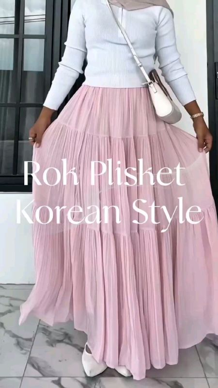 Warna pink terlihat sangat kalem ya 😍 #rokplisketpremium #CantikGaHarusMahal #RacunShopeeCheck #ViralDiShopeeVideo