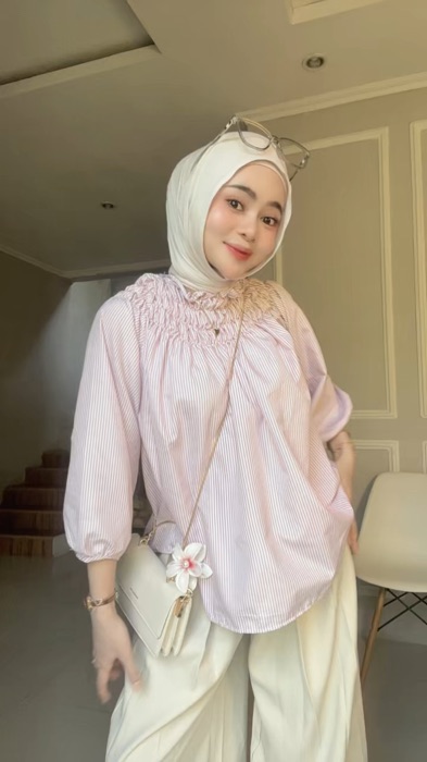 Demi apaa? Blousenya cantik bgtt pliss🥹💓 #blousecantikkekinian  #blousewanita #OOTDFashionShope #RacunShopee #ooutfitideas #ootd #outfitinspiration