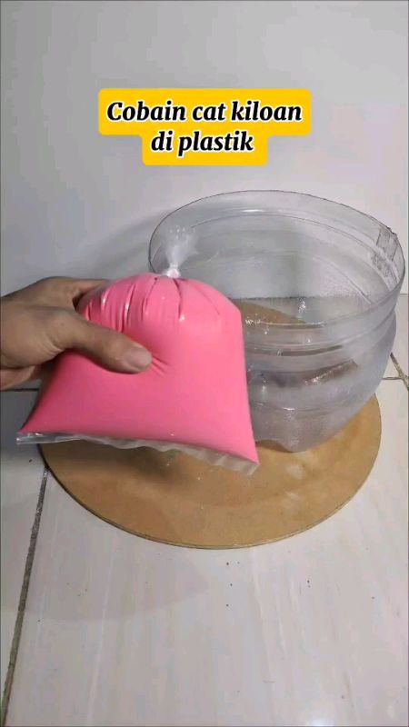 cobain ngcat di plastik pakai cat kiloan #cattembok #cat #catdinding #catmurahberkualitas #cattembok1kg #SpillBawaBerkah #RacunShopee