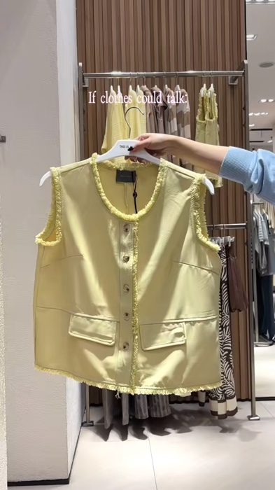 Kayaknya kalo baju bisa ngomong lucu yah…. #thisisapril