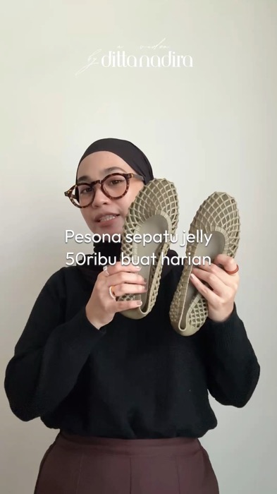 #sepatujelly #sendaljelly #sendaljellywanita #flatshoes #flatshoesjelly