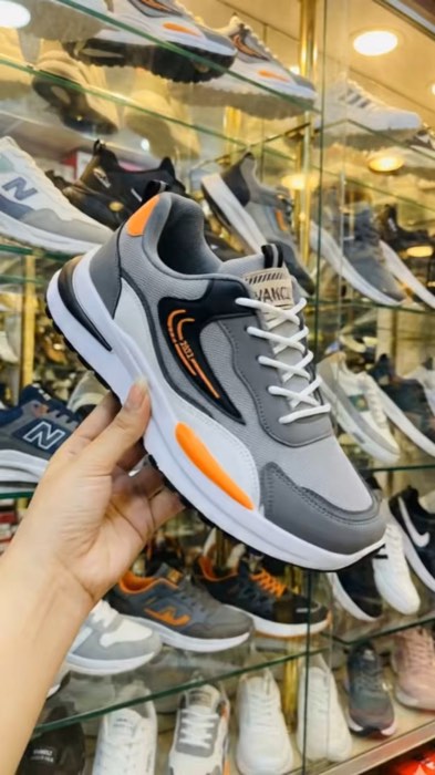 Sepatu sneakers #sepatu #sepatupria #sepatusneakers #shopeevideo #ShopeeCOD