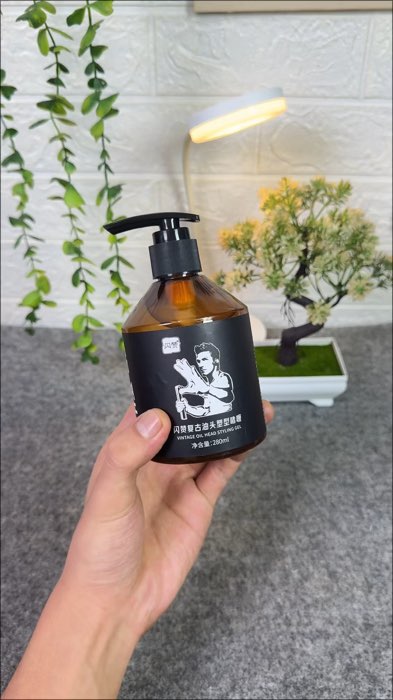 Minyak rambut pomade pria hair styling #pomade #pomadepria #hairstyling #ViralDiShopeeVideo #ShopeeCOD #GratisOngkirRP0