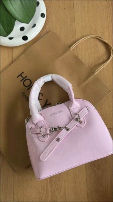 Secakeep itu tasnyaa 🥹🩷 #slingbag #handbag #ShopeeFashionHaul