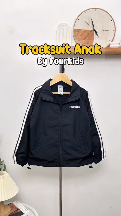 Jaket Sporty ga bikin bau keringat! #RacunShopee #SpillRacunShopee #DiskonRacunShopee #ShopeeFashionHaul #jaketanak #tracksuitjacket #fourkids