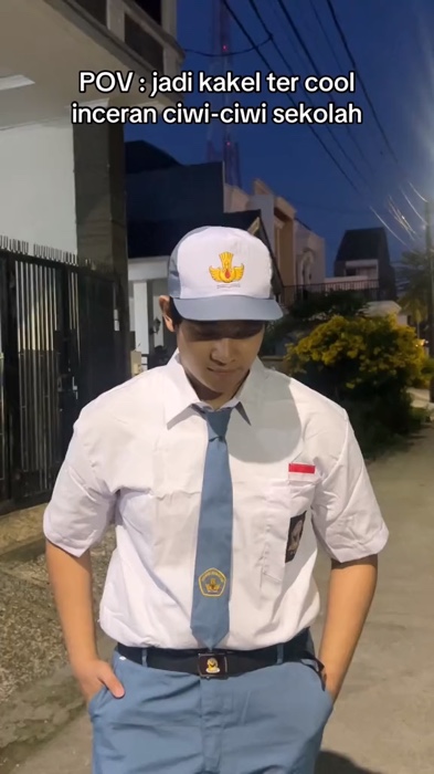 Capek bgt tiap lewat koridor atau kantin pasti ditanyain “ka ig nya apa?” 🙄 yang mau spill kegantengan, cek keranjang kuning 🤙🏼🫷🏻 #outfitsekolahk