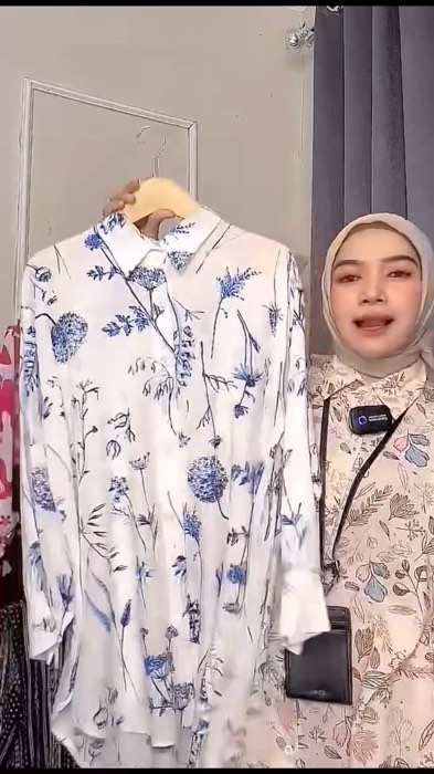 Rekomendasi kemeja rayon oversize #ShopeeLook #RacunShopee #ViralDiShopeeVideo #OOTDFashionShopee #kemejaoversize #kemejajumbowanita #kemejarayonmotif