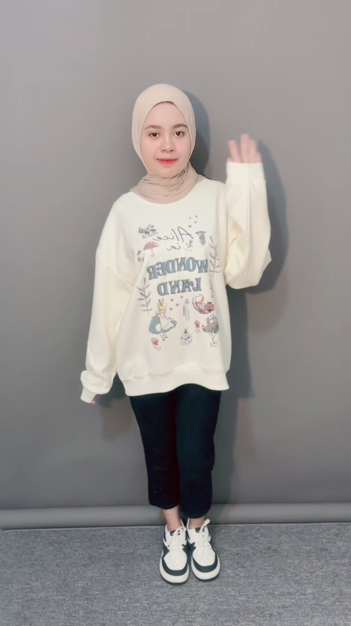 ga keliatan under 100k, looksnya mahal banget 🫶🏻 #sweatermurah #sweateroversize #sweaterwanita #ShopeeFashionHaul #shopeevideofeed #ShopeeMixnMatch