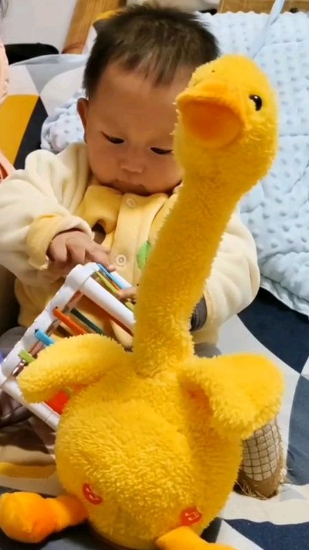 #bebeklucu #bebek #mainananak  Seekor bebek yang bisa belajar berbicara