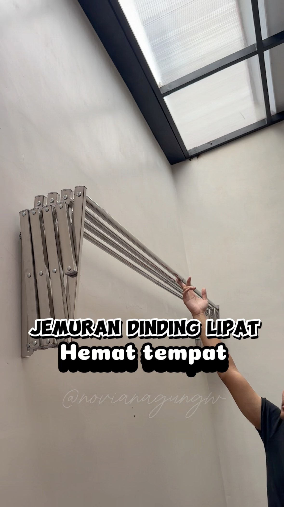 Jemuran dinding lipat hemat tempat #RacunShopee #ShopeeLook #ViralDiShopeeVideo #budgettapibadai #jemurandindinglipat #jemurandinding #jemuranbaju