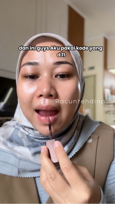 Buat yang masih penasaran aku pake yang shade D11 yah #lipink #makeoverpowerstay #makeoverglazed #shopeevideo #ShopeeBeautyHaul #dinariaprizani