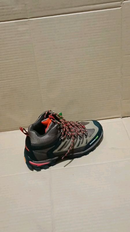 kuat dan tahan lama#sepatu #sepatuoutdoor #sepatuhiking #shopeevideo #ShopeeLook #racunshopeee