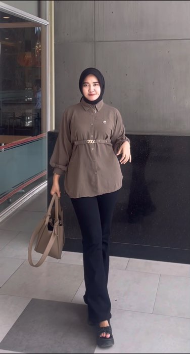 Rekomendasi atasan kemeja dan jeans #RacunShopee #shopeevideo #dress #hijabsegiempat #hanadresslayer #fypシ #tunikkekinian