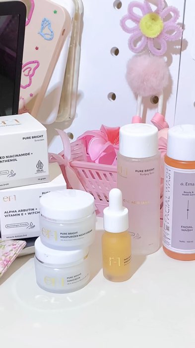 mari glowing sebelum lebaran✨#skincare #glowingskin #glowingskincare #skincareroutine #RacunShopee #DiskonShopeeVideo #skincaredrerna #SpillBawaBerkah